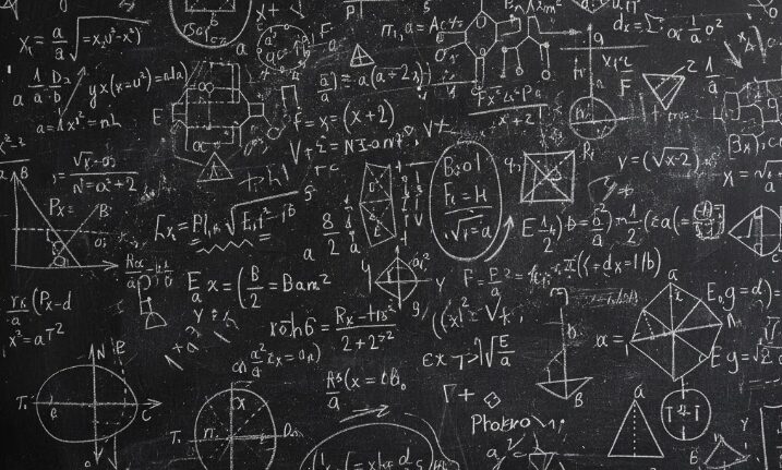 膨大な情報量と設定解説が意味不明で挫折しがち